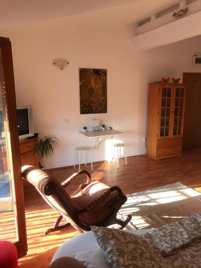 Cosy Rooftop Studio With Balcony Belgrado Exterior foto
