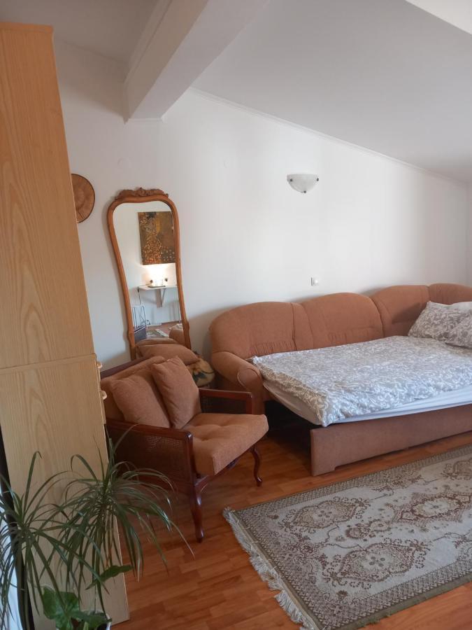 Cosy Rooftop Studio With Balcony Belgrado Exterior foto